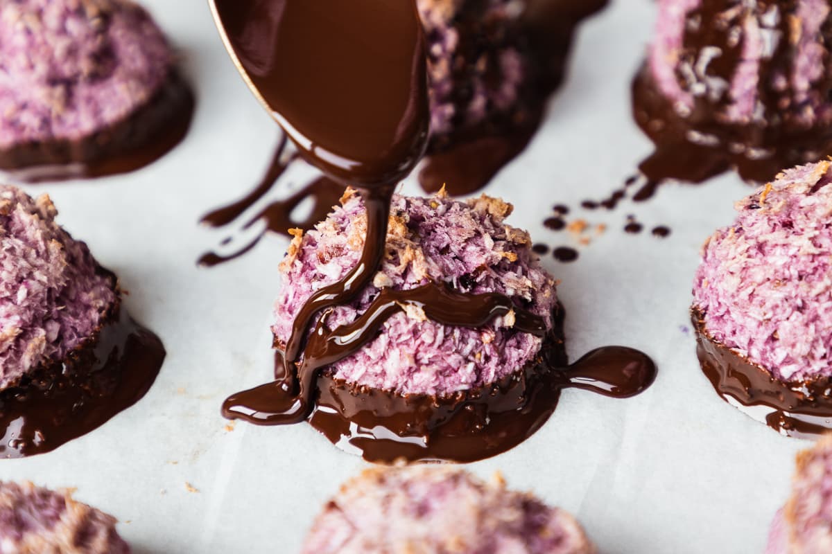 blackberry macaroons