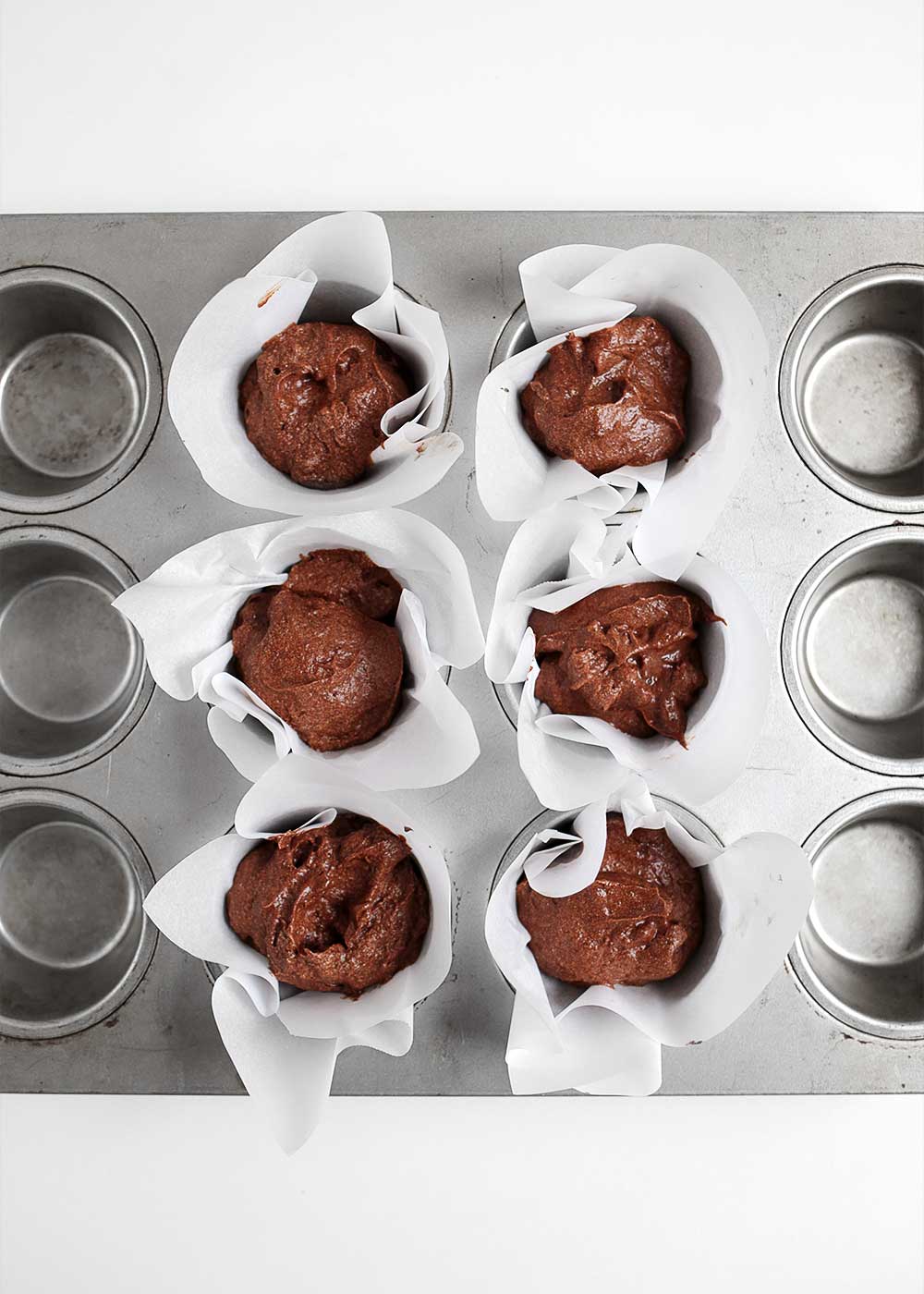 gluten free blackberry cupcakes with fresh blackberries and mint