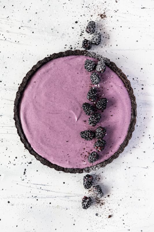 Easy no bake blackberry with fresh blackberries on top