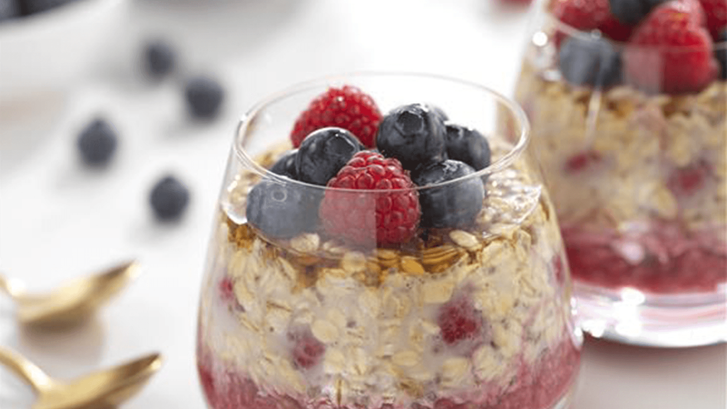 Blueberry and raspberry overnight oats