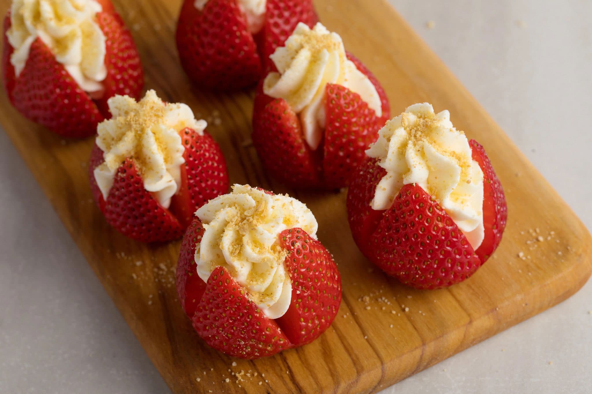 Strawberries-with-Mascarpone-Whipped-Cream-167_CC_210724-item-v-277100829