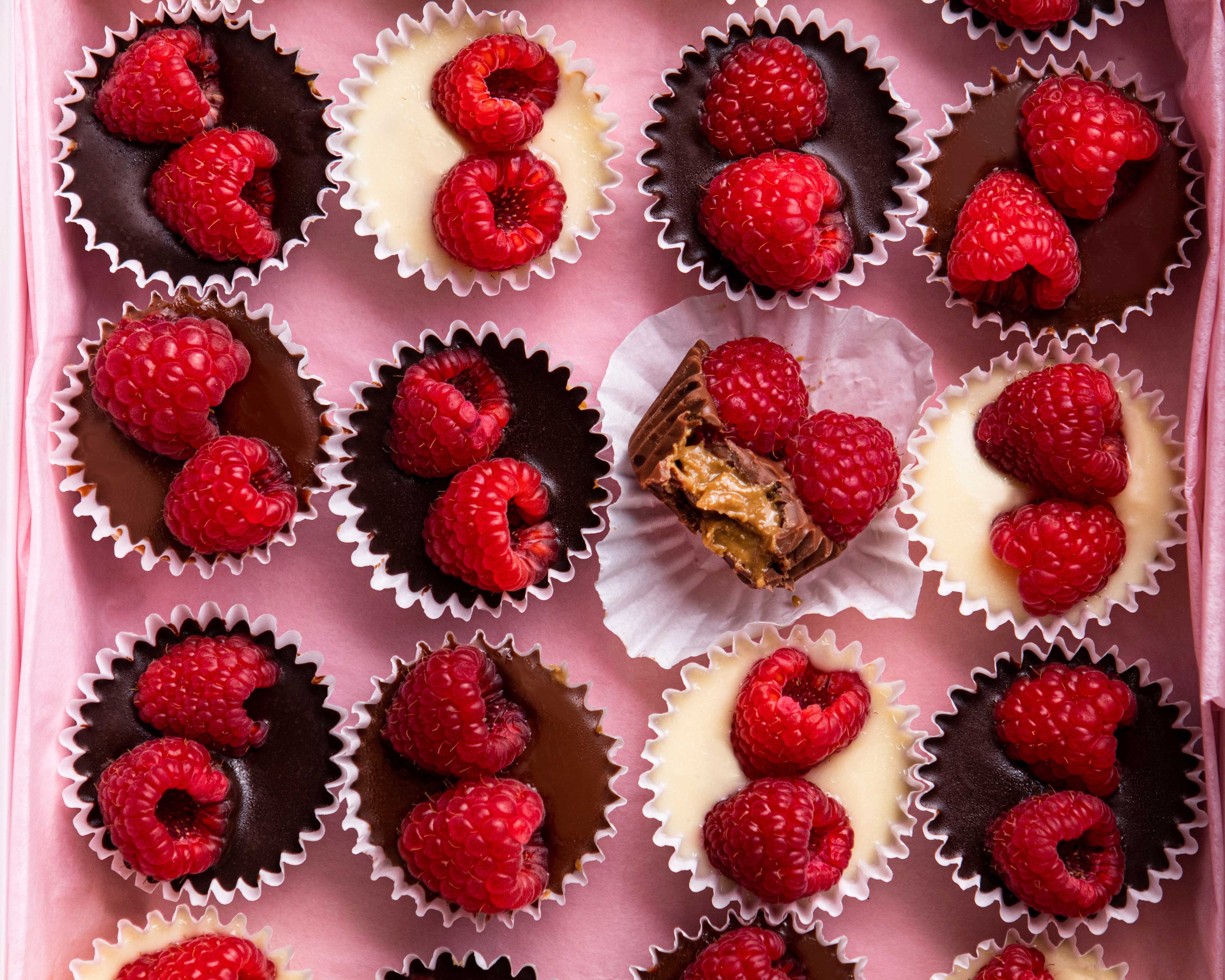 buttercups-horizontal-no-product-copy-item-v-910994375