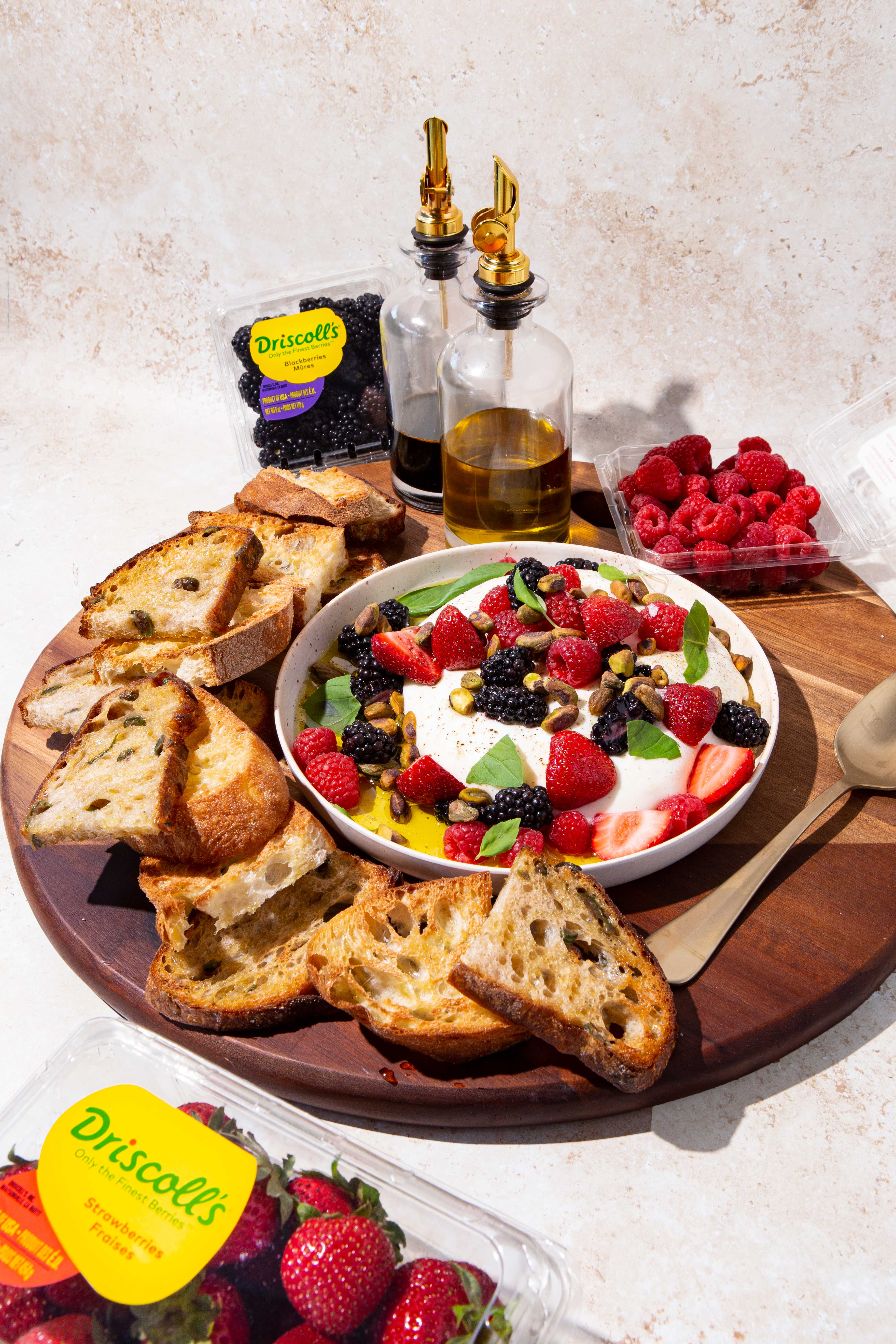 burrata-vertical-product-recolor-copy_Web-item-v-1210905086