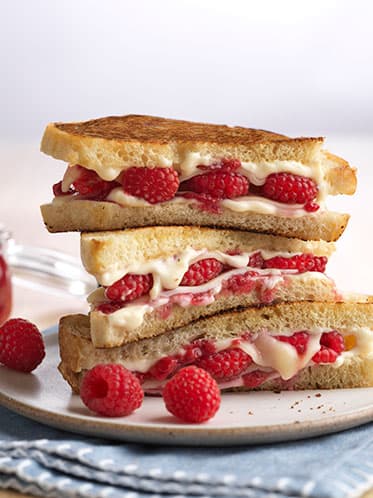 Brie-Raspberry-Jam-Grilled-Cheese_10094_CC_220915_498-item-v-53139445
