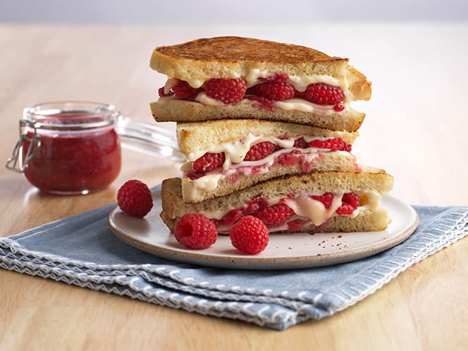Brie-Raspberry-Jam-Grilled-Cheese_10108_CC_220915_498-item-v-1214795904