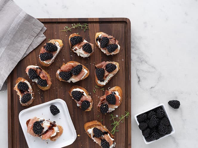 Blackberry-Prosciutto-Appetizer_10135_CC_220915_498-item-v-515246269