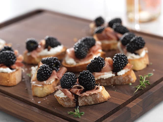 Blackberry-Prosciutto-Appetizer_10145_CC_220915_498-item-v-1581091076